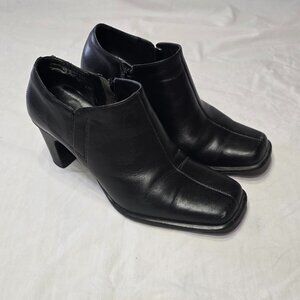 Hillard & Hanson Black Ankle Leather Boot With Side Zipper Women Size 5